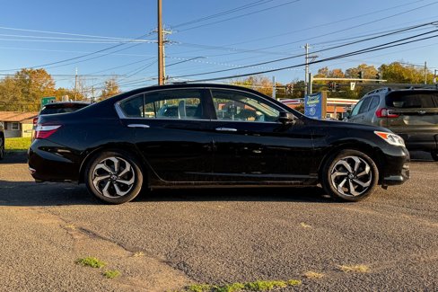 Used 2017 Honda Accord EX image 2