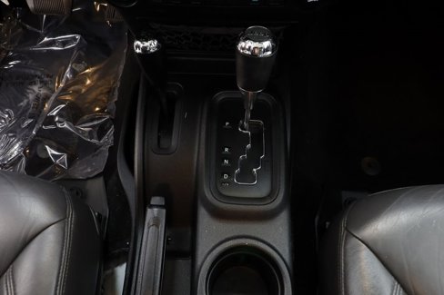 Used 2015 Jeep Wrangler Unlimited Rubicon image 12