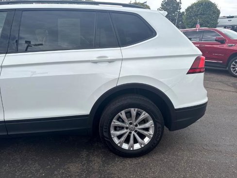 Used 2020 Volkswagen Tiguan S image 32