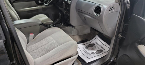 Used 2005 GMC Envoy SLE image 16