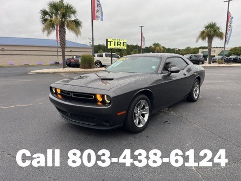 Used 2015 Dodge Challenger SXT image 31