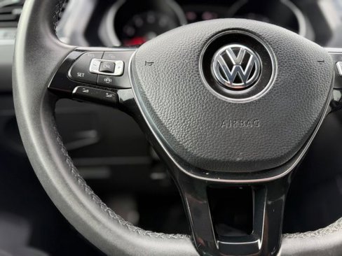 Used 2020 Volkswagen Tiguan SE image 37