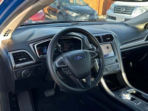 Used 2020 Ford Fusion SE image 18