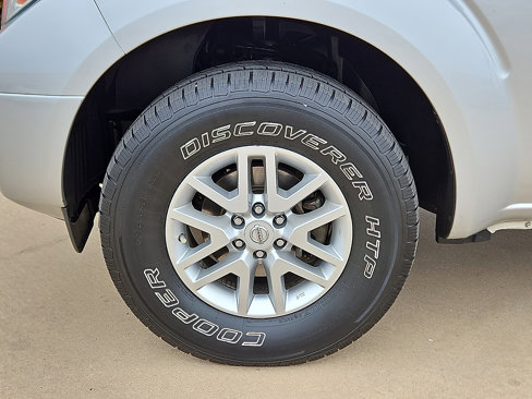 Used 2016 Nissan Frontier SV image 5