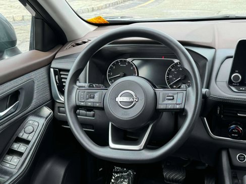 Used 2022 Nissan Rogue SV image 36