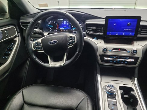 Used 2020 Ford Explorer XLT w/ Equipment Group 202A image 22