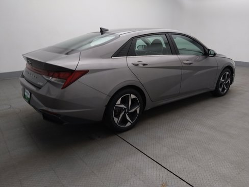 Used 2023 Hyundai Elantra Limited image 10