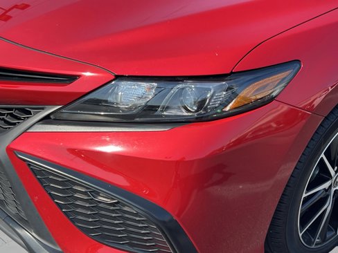 Used 2023 Toyota Camry SE image 11
