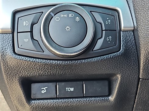 Used 2017 Ford Explorer XLT w/ Equipment Group 202A image 27