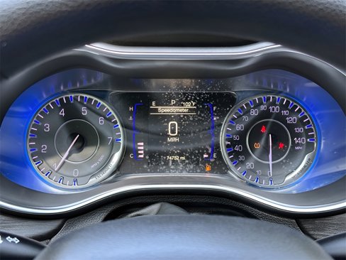 Used 2016 Chrysler 200 Limited image 8