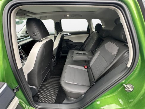 Used 2025 Volkswagen Taos SE image 15