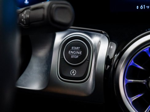 Used 2023 Mercedes-Benz GLB 250 4MATIC w/ Premium Package image 22