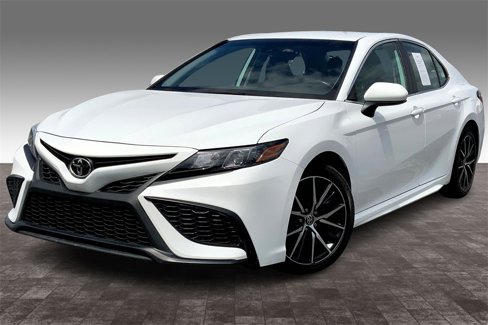 Used 2021 Toyota Camry SE image 2