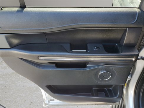 Used 2019 Ford Expedition XLT w/ Equipment Group 201A image 8