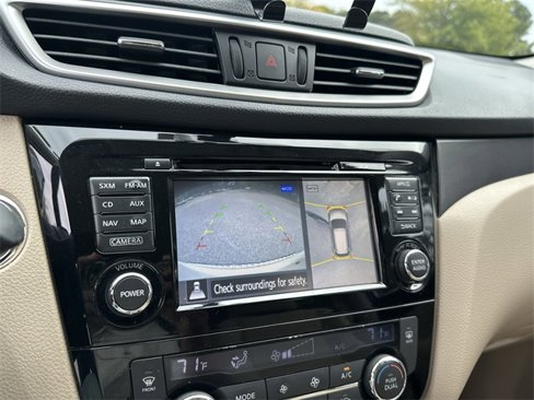 Used 2016 Nissan Rogue SV w/ SV Premium Package image 17