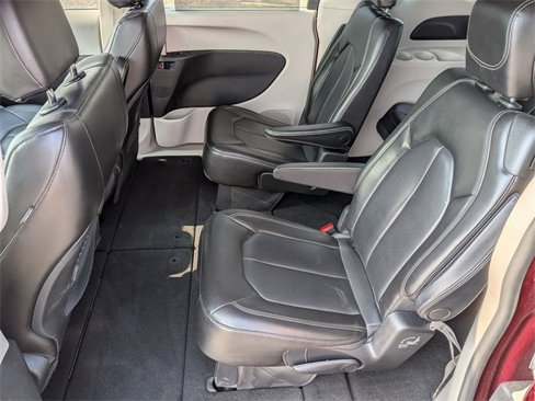 Certified 2021 Chrysler Voyager Lxi image 24