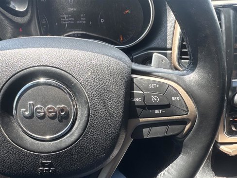 Used 2015 Jeep Grand Cherokee Limited w/ Luxury Group II image 17