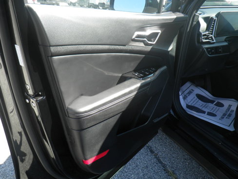 Used 2025 Kia Sportage X-Line w/ Premium Package image 16