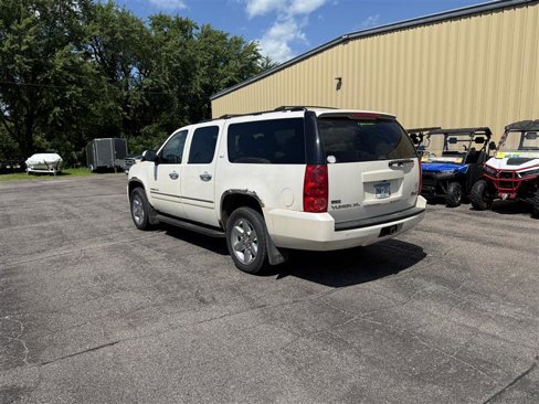 Used 2011 GMC Yukon XL SLT image 9