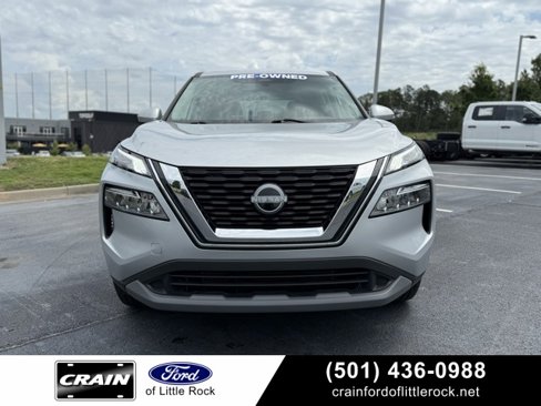 Used 2023 Nissan Rogue SV image 2