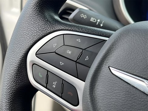 Used 2021 Chrysler Voyager Lxi image 24