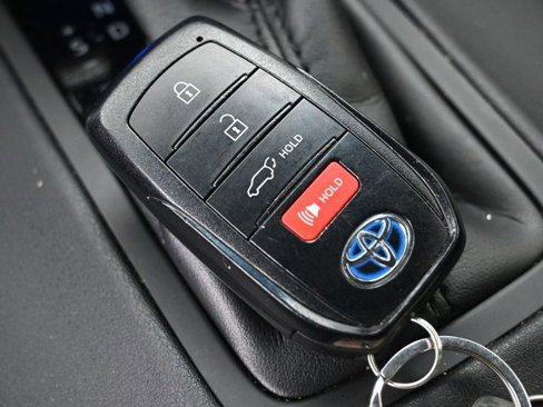 Certified 2022 Toyota Venza XLE image 18