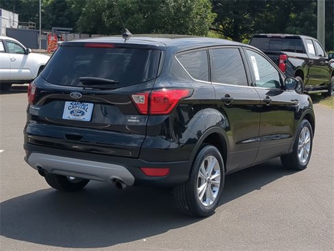 Used 2019 Ford Escape SE image 13