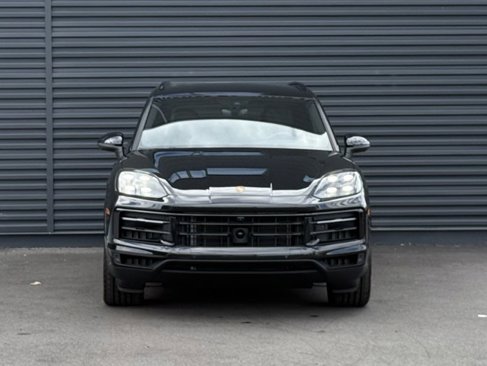 Certified 2025 Porsche Cayenne image 10