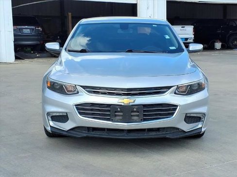 Used 2018 Chevrolet Malibu LT image 2