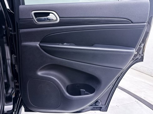 Used 2019 Jeep Grand Cherokee Altitude image 28
