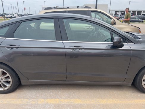 Used 2019 Ford Fusion SE image 8