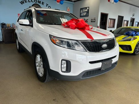 Used 2014 Kia Sorento LX image 2