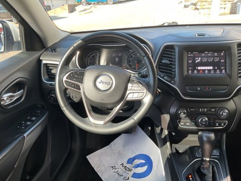 Used 2019 Jeep Cherokee Latitude Plus w/ Comfort/Convenience Group image 15