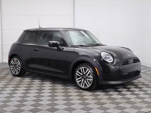 Used 2025 MINI Cooper 2-Door Hardtop image 4