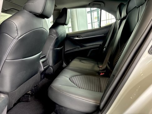 Used 2022 Toyota Camry SE image 16