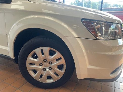 Used 2019 Dodge Journey SE image 2