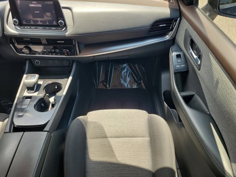 Certified 2021 Nissan Rogue SV image 18