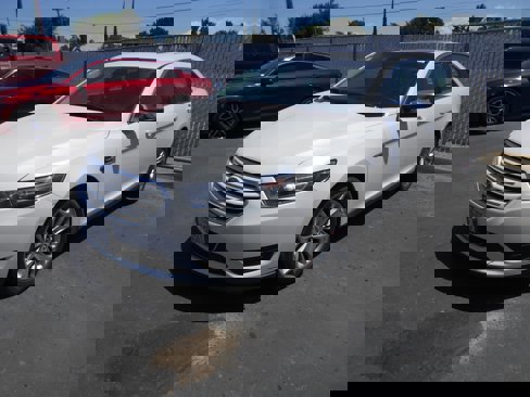 Used 2017 Ford Taurus Limited image 2