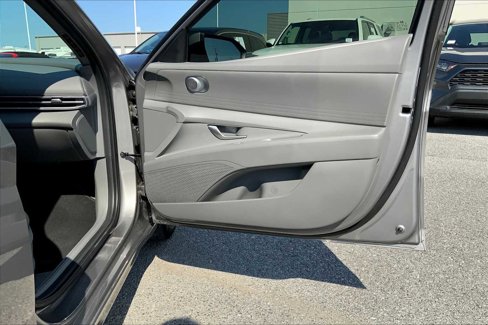 Used 2023 Hyundai Elantra SEL image 21