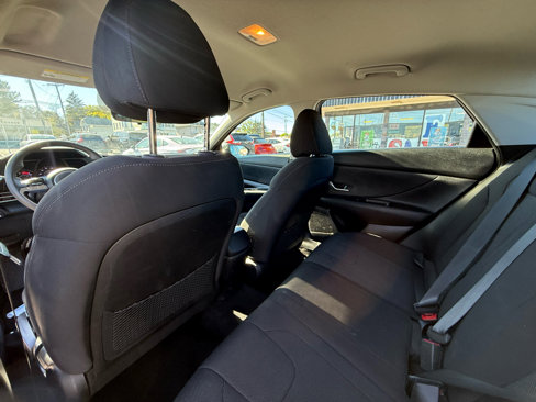 Used 2022 Hyundai Elantra SE image 17