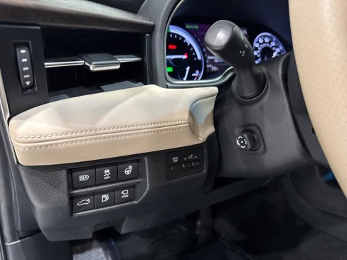 Used 2020 Toyota Avalon Limited image 31