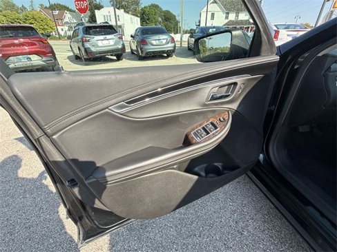 Used 2015 Chevrolet Impala LT w/ Convenience Package image 19