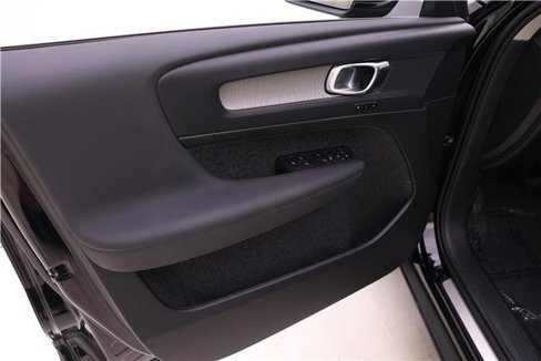 Certified 2025 Volvo XC40 B5 Core w/ Protection Package Premier image 14