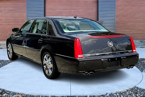 Used 2008 Cadillac DTS image 2