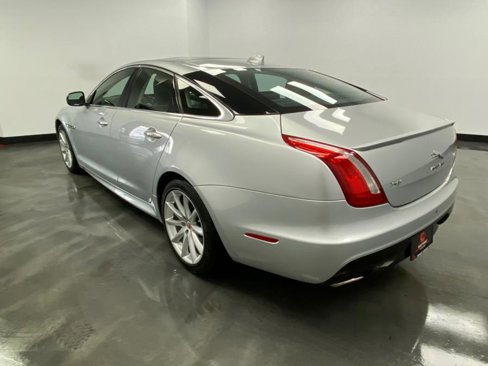 Used 2017 Jaguar XJ R-Sport image 4