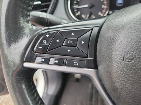 Used 2017 Nissan Rogue SV w/ SV Premium Package image 25