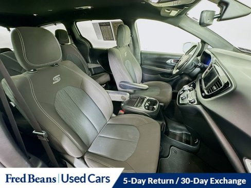 Used 2020 Chrysler Pacifica Touring w/ S Appearance Package image 30