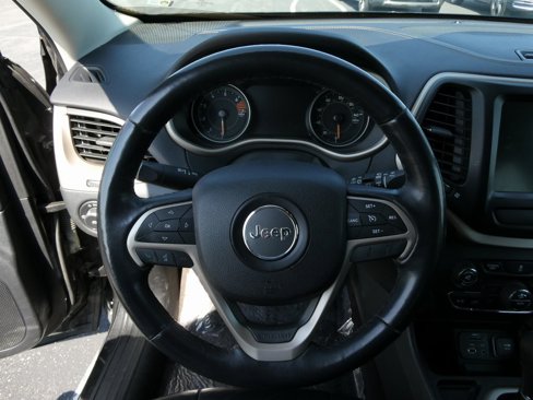 Used 2016 Jeep Cherokee Limited image 4