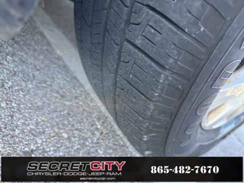 Used 2017 Chrysler Pacifica Touring-L image 10