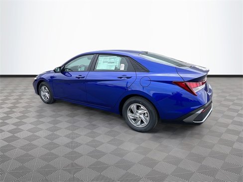 New 2025 Hyundai Elantra SE image 5
